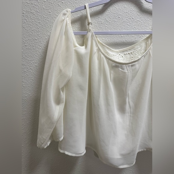 Lovers + Friends Coastal Love Cold Shoulder Top Blouse Embroidered White Small - Picture 9 of 11